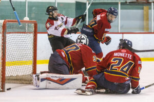 Séries de la Ligue Midget AAA : les Riverains évitent l&rsquo;élimination