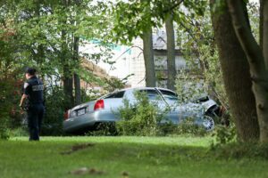 Un véhicule percute un arbre à Saint-Constant