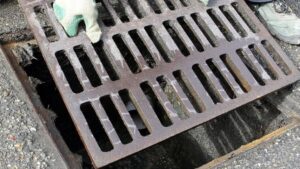 Des grilles d’égout volées à Saint-Constant