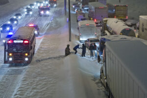 Tempête de neige: Recours collectif autorisé pour les gens prisonniers sur l’autoroute 13