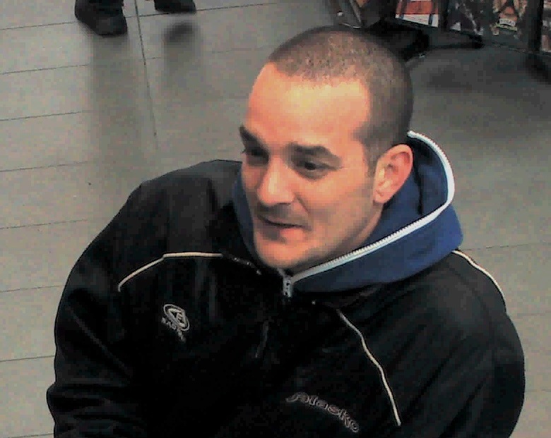 Il se fait rembourser la consigne de bouteilles qu’il vole