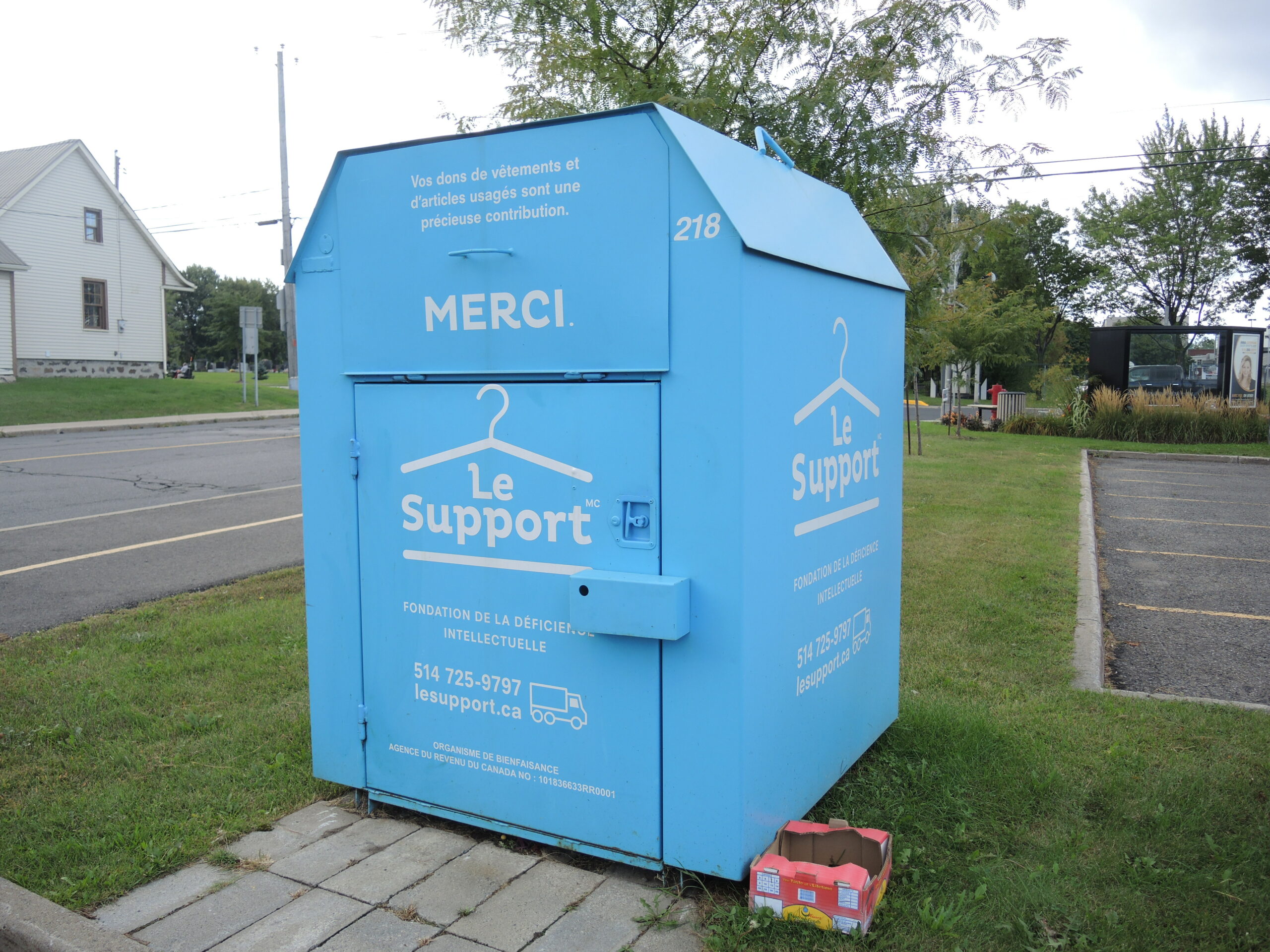 La Prairie encadre les boîtes de dons