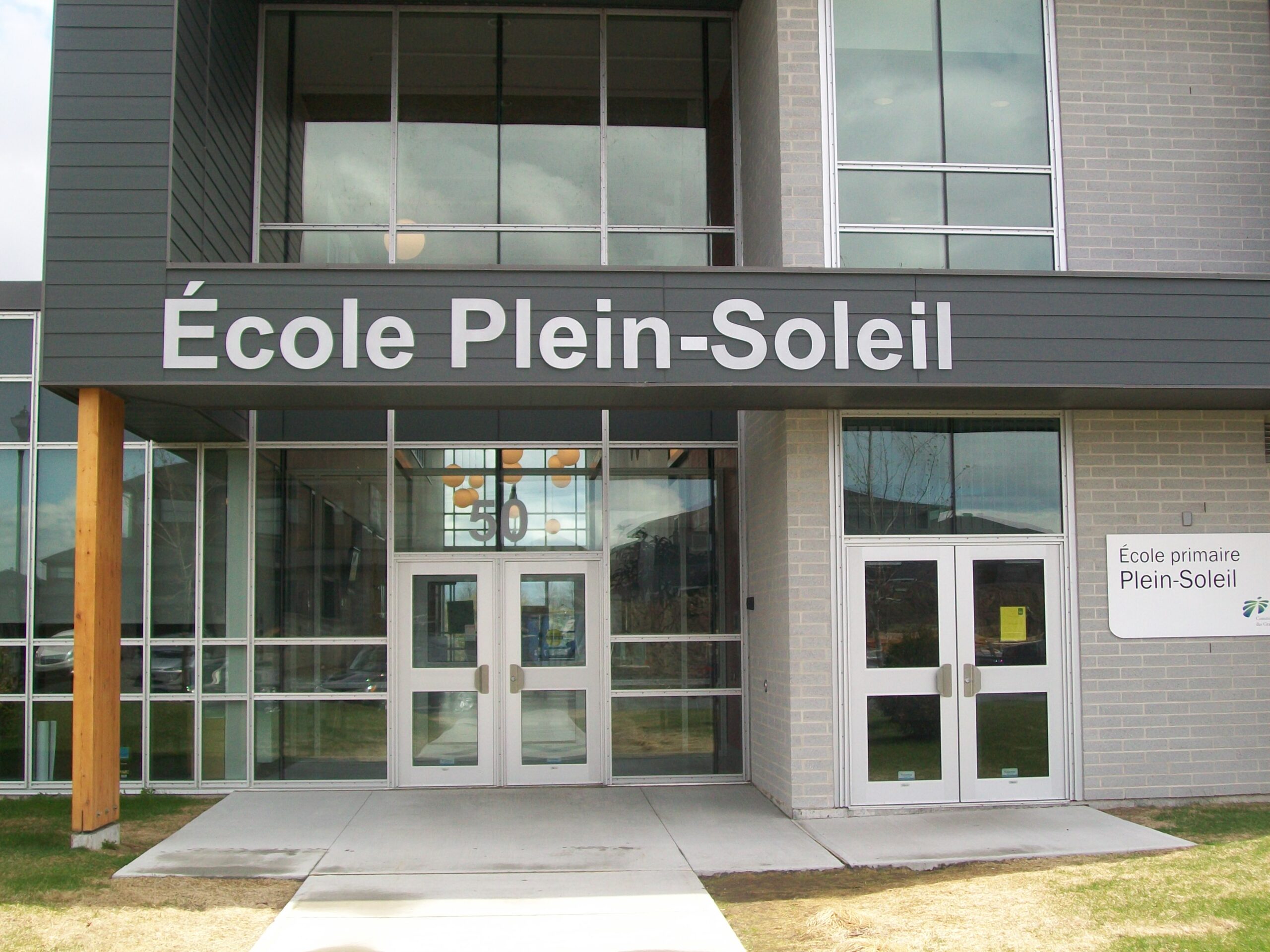 Une enseignante sous enquête par la police et la Commission scolaire