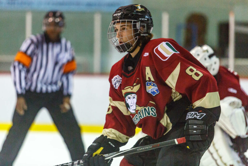 Séries midget AAA : les Riverains remportent le premier match