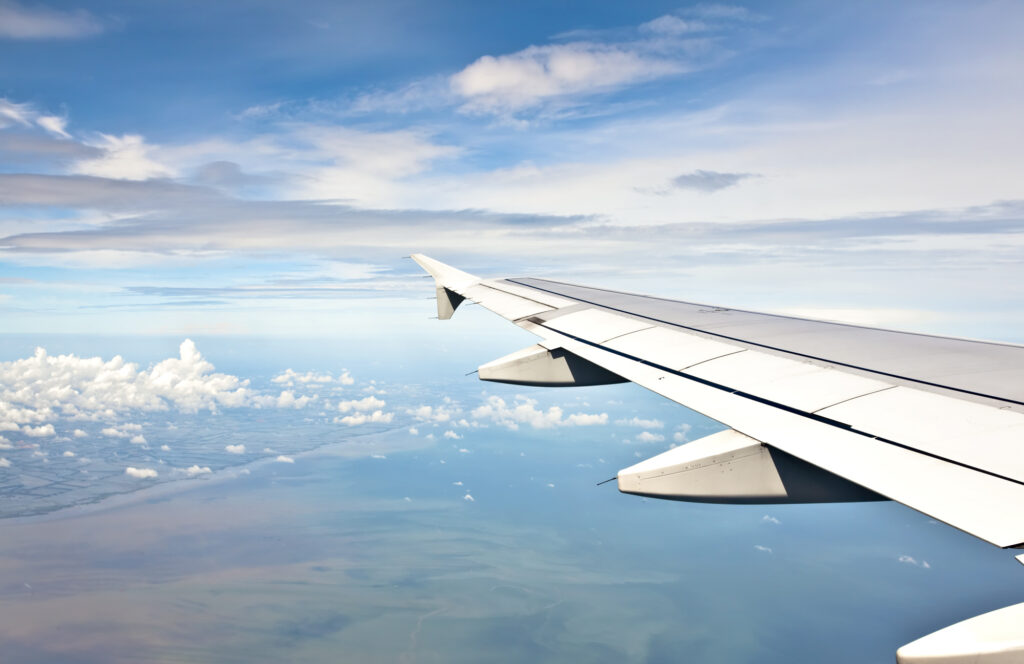 COVID-19 : les voyageurs forcés à l’isolement au moins jusqu’au 21 mai