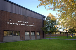 Un terrain de football/soccer synthétique pour l’école Jacques-Leber