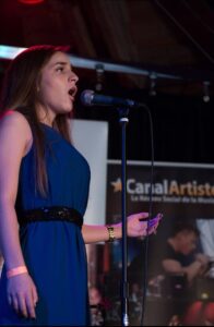 Une chanteuse de La Prairie propulse sa voix jusqu’en première place