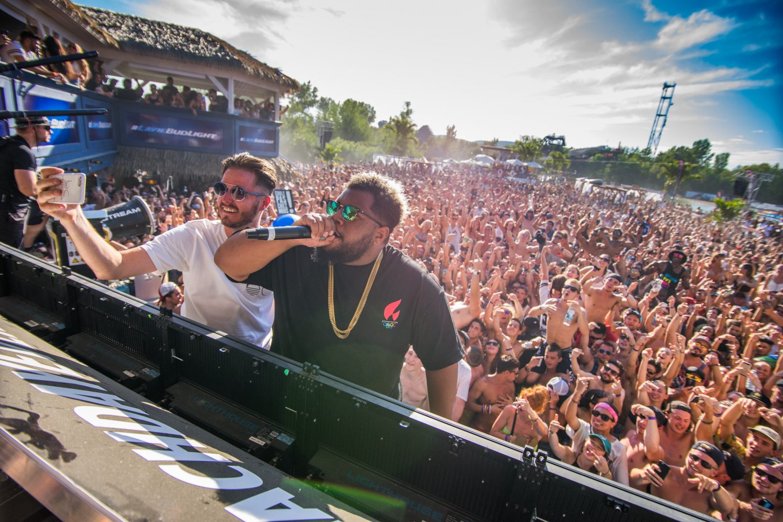 Le Beachclub d’Olivier Primeau devant la Régie des alcools