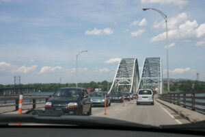 Jusqu’à une heure et demie pour traverser le pont Mercier