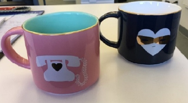 Rappel de tasses qui produisent des étincelles au four à micro-ondes