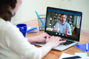 Télétravail et vidéoconférences : 3 conseils pour créer un décor avantageux