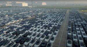 Environ 3 000 Tesla partent de la Chine pour le Canada