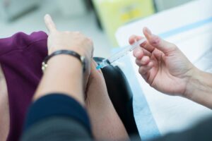 La vaccination dans la population générale débutera la semaine prochaine