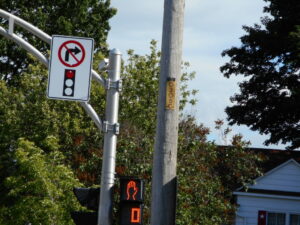 Saint-Constant : le virage à droite au feu rouge interdit à plusieurs endroits