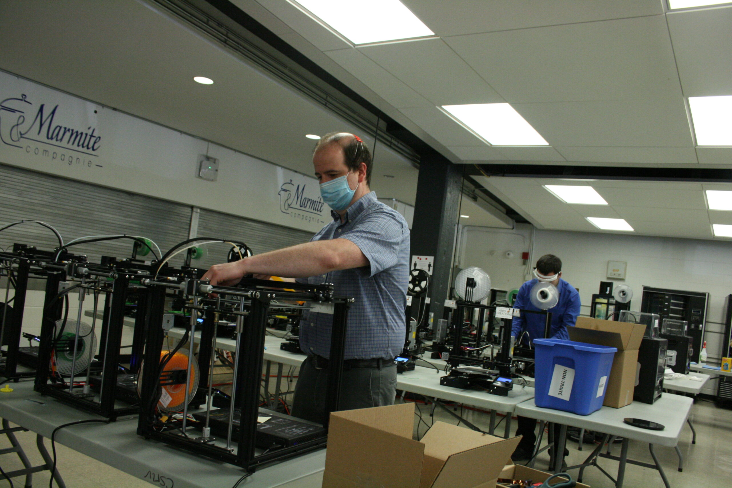 Impression 3D: une entreprise de Longueuil crée des milliers de visières de protection