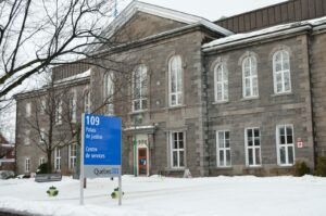 Un automobiliste fuit les policiers en empruntant une piste cyclable