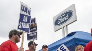 Les travailleurs de Ford gagneront plus de 100 000 $ avec la plus récente offre au syndicat UAW