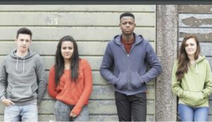 Les ados montérégiens fument et boivent moins, mais…