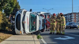 VIDÉO – Une auto-école se renverse  à La Prairie