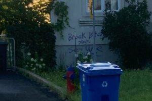 Des graffitis peints sur des résidences à Saint-Constant