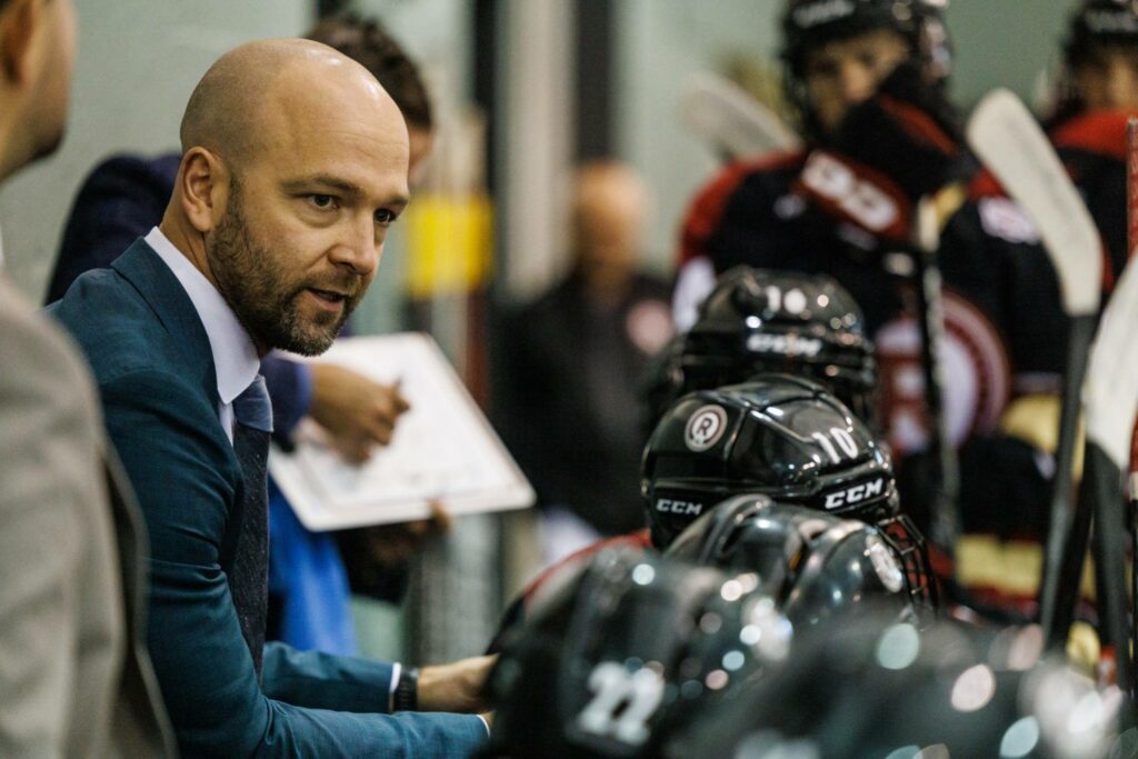 Changement d’entraîneur-chef chez les Riverains