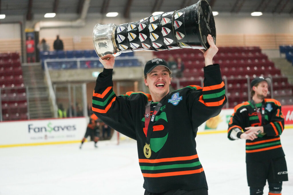 Champion au hockey universitaire, un ex-Riverain est toujours sur un nuage