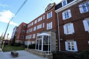 La Prairie : un logement gratuit en échange de bénévolat auprès des aînés