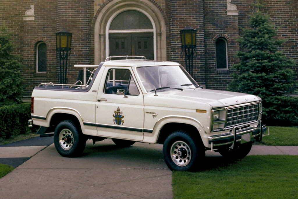 Oui, le pape a déjà roulé en Ford Bronco