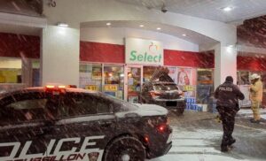 Un conducteur emboutit les portes d’une station-service à Candiac