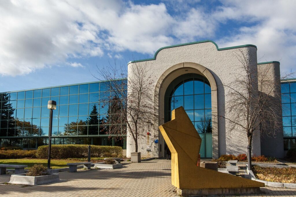 Un ex-policier de Roussillon en cour pour agression sexuelle