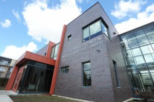 Collège Charles-Lemoyne : un « geste violent » contre une enseignante conduit un élève à l’expulsion