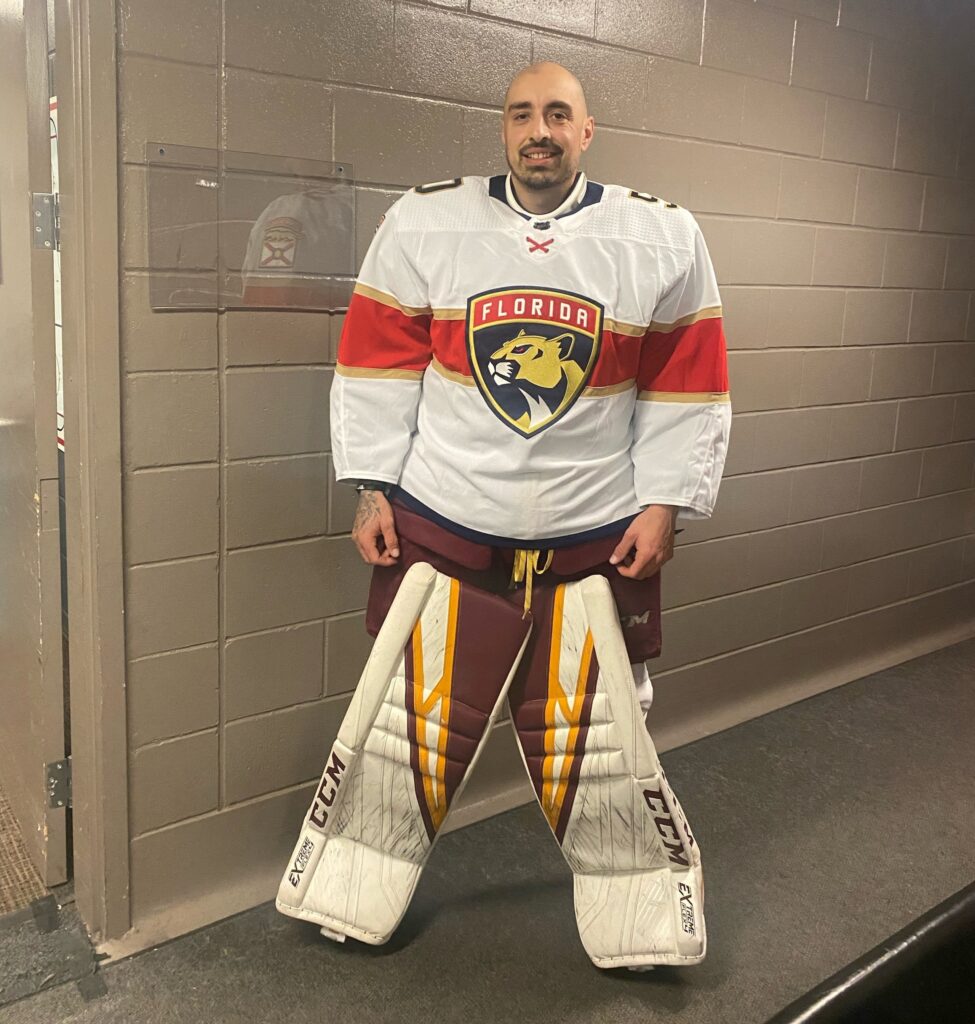 Un résident de la région dans l’uniforme des Panthers