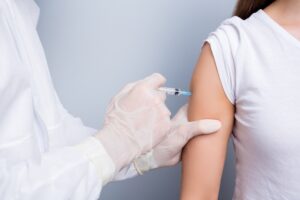 Des élèves vaccinés à l&rsquo;école, d&rsquo;autres à la clinique