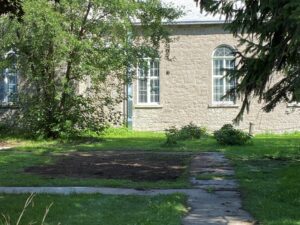 La dépouille du prêtre de Kahnawake est exhumée