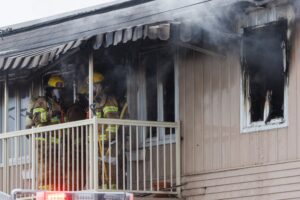 Un immeuble de La Prairie est la proie des flammes