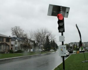 VIDÉOS – Brossard innove avec un feu de ralentissement