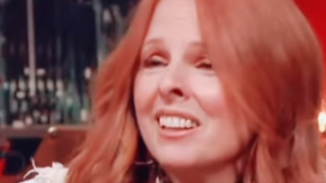 France D&rsquo;Amour: Les parleux et les téléphones pendant un show