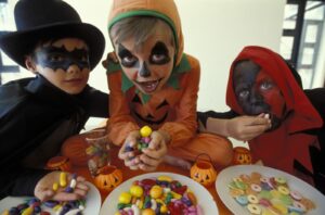 Halloween : la police appelle à la prudence et distribuera des bonbons