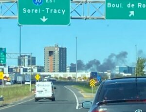 Incendie dans un bâtiment commercial à Saint-Hubert