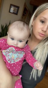 Pénurie de lait pour bébé : des parents désespérés