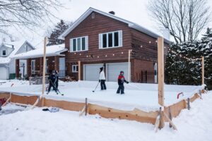 Un Candiacois forcé de démanteler sa patinoire à domicile
