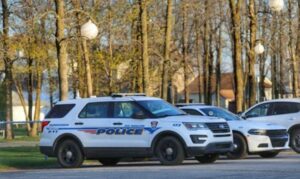 Un vol se termine en fuite à pied et arrestations sur l&rsquo;autoroute 15