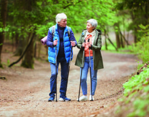3 bonnes raisons d’adopter les bâtons de marche