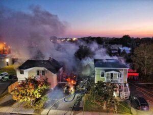 Deux bâtiments en flammes à La Prairie