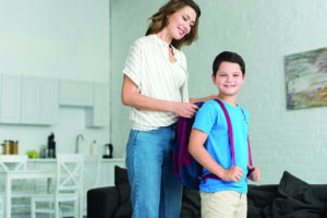 Comment ajuster et utiliser un sac d’école?