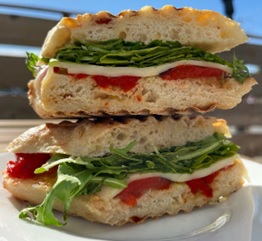 Les proprios d&rsquo;un café concoctent un sandwich pour une bonne cause