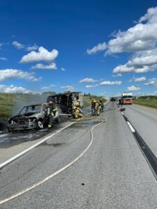 VIDÉO – Un véhicule prend feu sur l&rsquo;autoroute 30