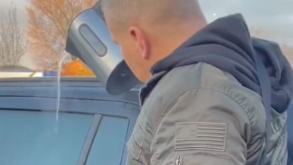 Comment déglacer un pare-brise rapidement