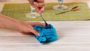 Des idées pour plier vos serviettes de table