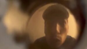 Le voisin un peu tannant